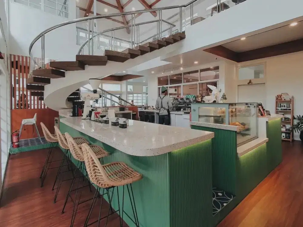 Rumah Model Cafe Super Strategis di Metro Kencana Pondok Indah