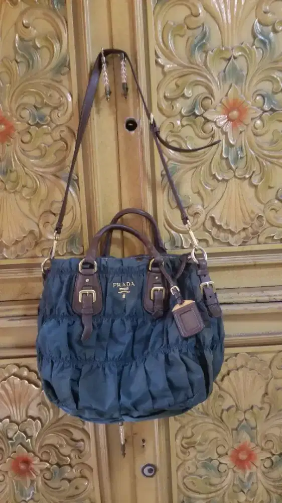 Tas selempang Prada tessuto