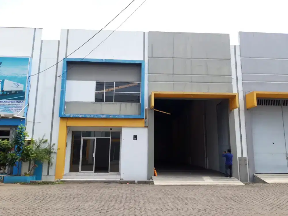 Disewakan Gudang Tritan point wedi