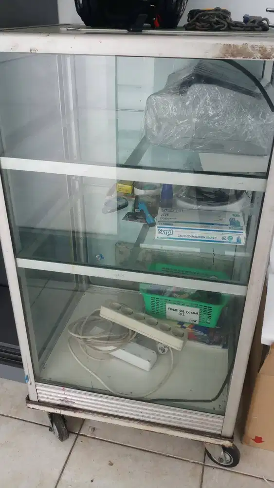 Etalase Kaca Serbaguna + Roda (Second) 700 rb nego tipis