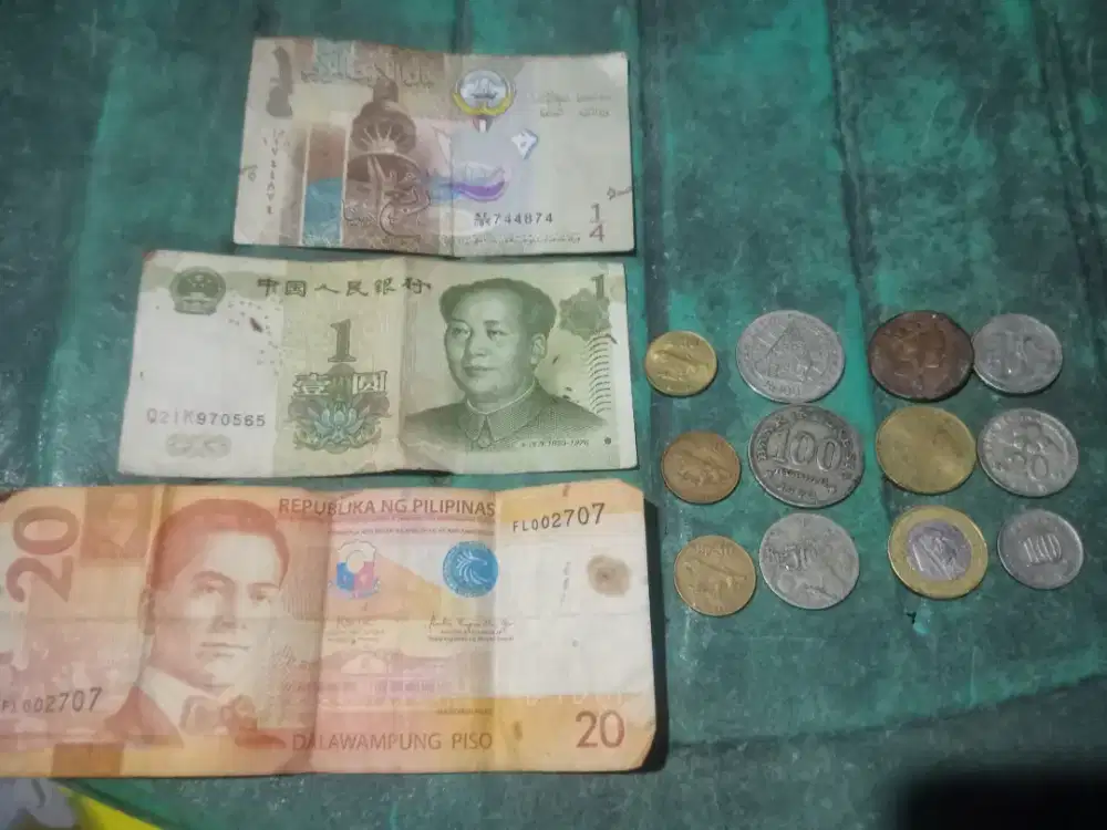 Koleksi barang antik uang  kuno kertas dan koin