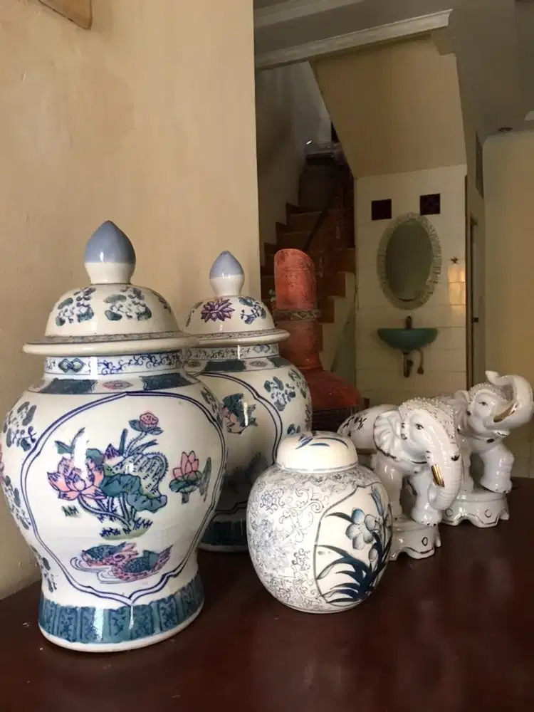 Dijual guci keramik 6 biji untuk hiasan atau penyimpanan dll