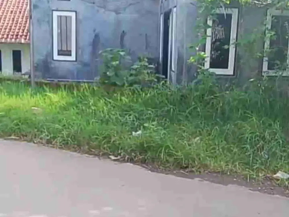 rumah d pemukiman dekat jalan raya