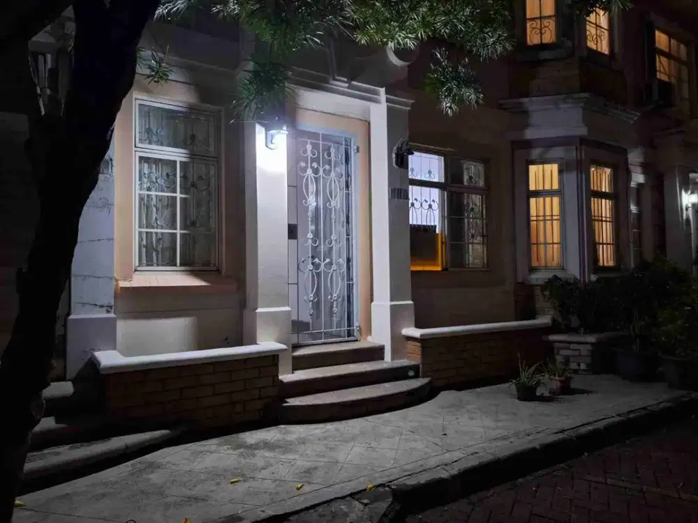 Dijual Town House Taman Paris Lantai Bawah Semi Furnished Dekat Tol Jakarta-Tangerang