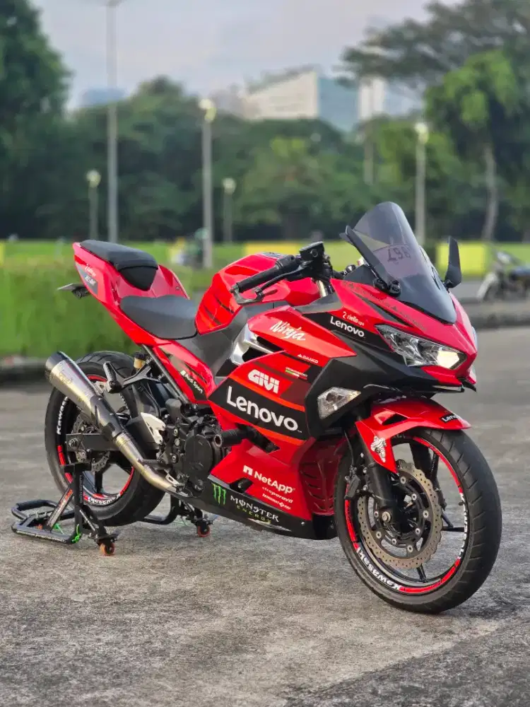 Kawasaki New Ninja 250 FI With R9