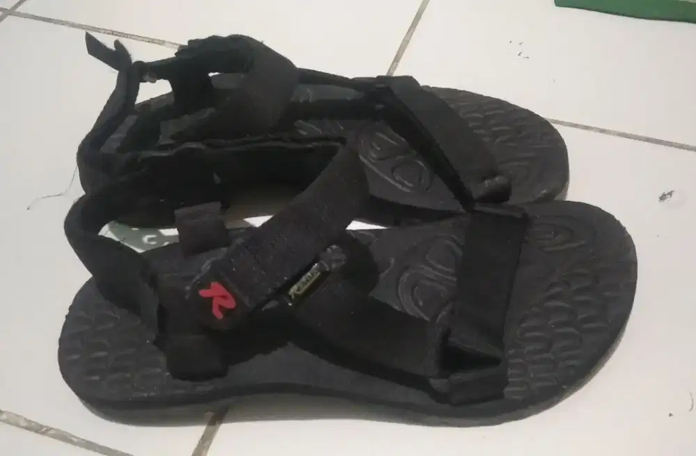 Sendal gunung rafila.