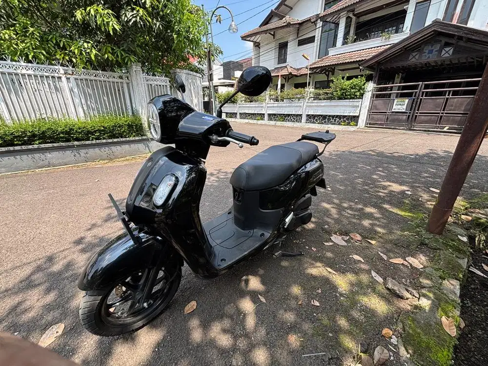 Yamaha Fazzio neo 2024 Hitam versi pakai kunci