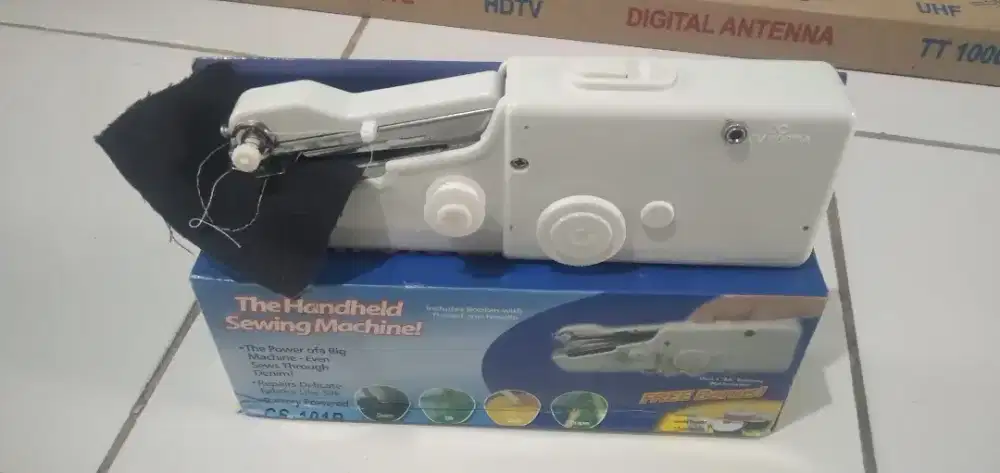 Mesin jahit portabel dan kemoceng elektik