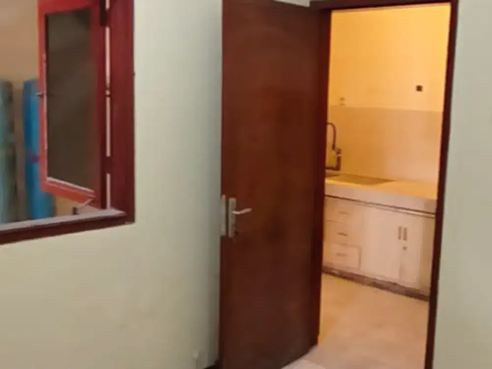 Rumah Gubeng Kertajaya cocok untuk usaha kos, laundry