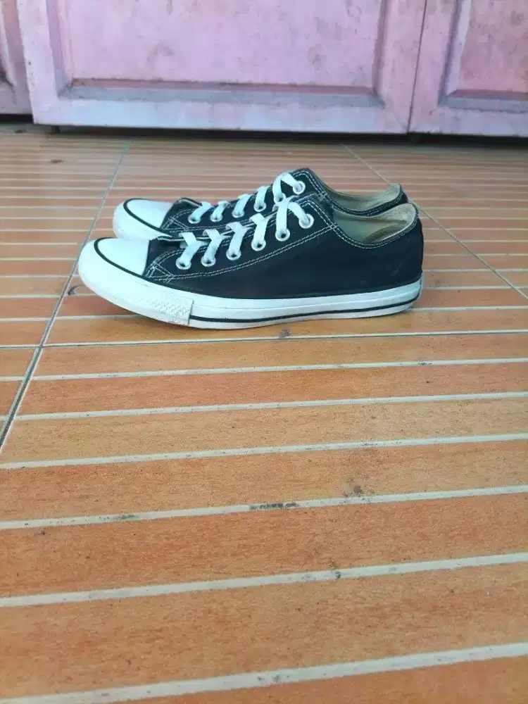 Converse black uk.40