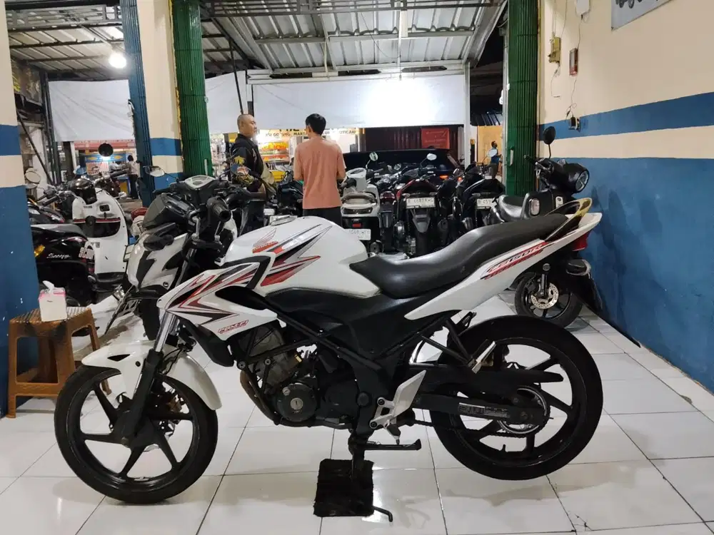 (jual) Honda cb 150r StreetFire 2013 gres orisinil siap pakai