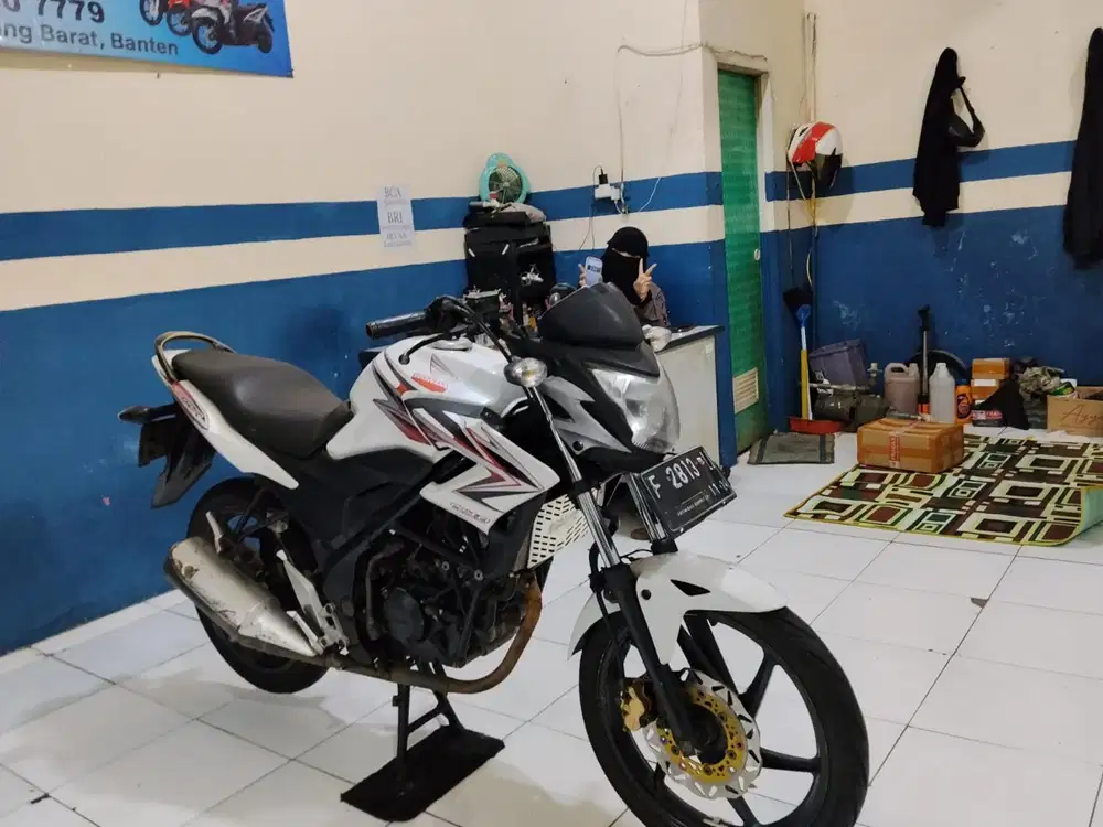 (jual) Honda cb 150R StreetFire 2013 gres orisinil