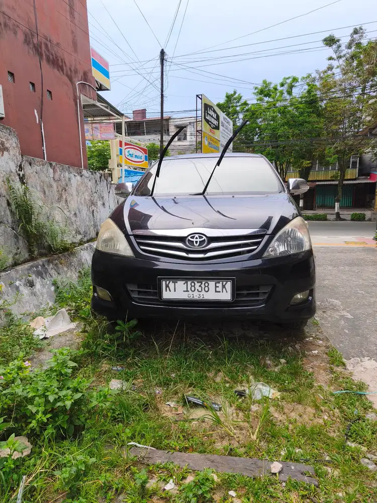 Toyota Kijang Innova 2010 Bensin