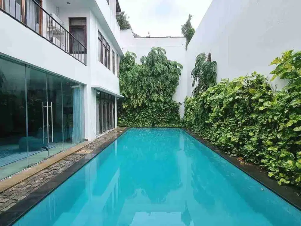 Sewa Rumah di Senayan Ada Kolam Renang dan 6 Kamar Mandi