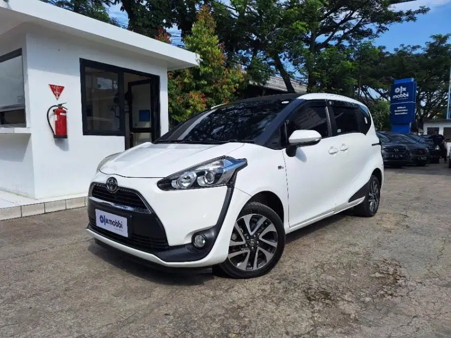 DP Murah Toyota Sienta  1.5 V Bensin-AT 2018