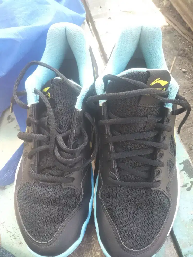 sepatu lining halberd