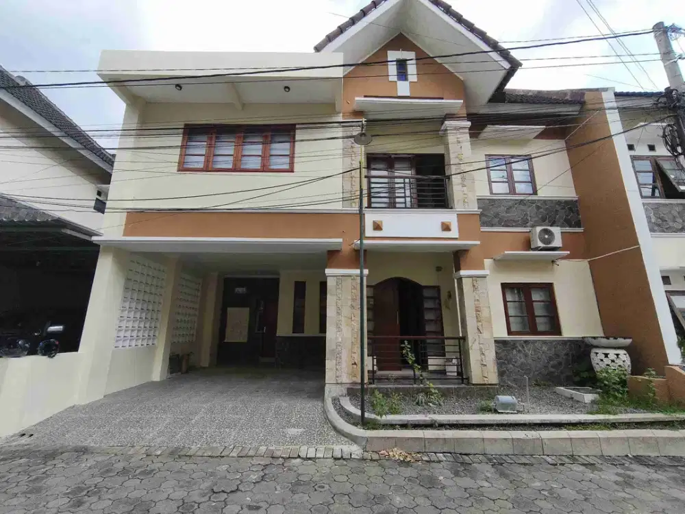 Rumah 2 Lantai belakang Hyatt Hotel dekat kampus UGM