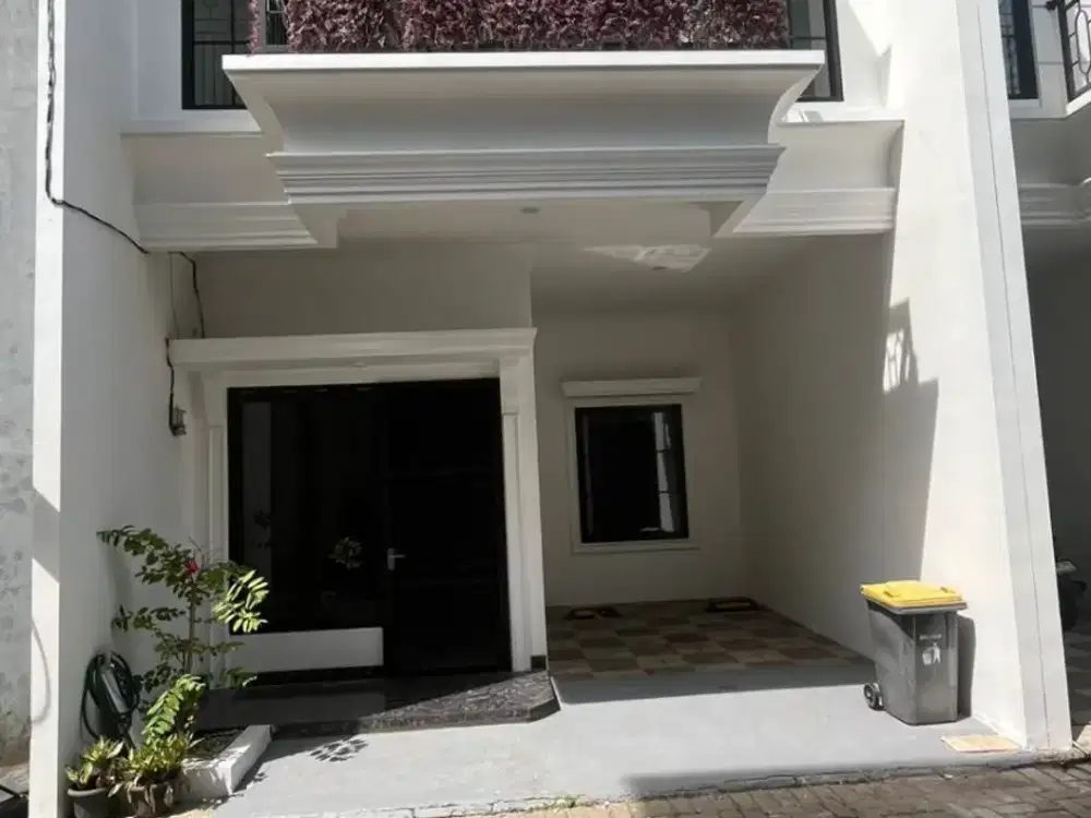 DIJUAL CEPAT RUMAH 3 LANTAI SIAP HUNI DALAM CLUSTER PINGGIR JALAN RAYA M KAHFI 2 JAGAKARSA-JAKARTA SELATAN