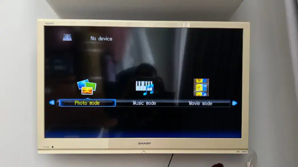 Sharp led tv white 32 inch kondisi bagus sekali