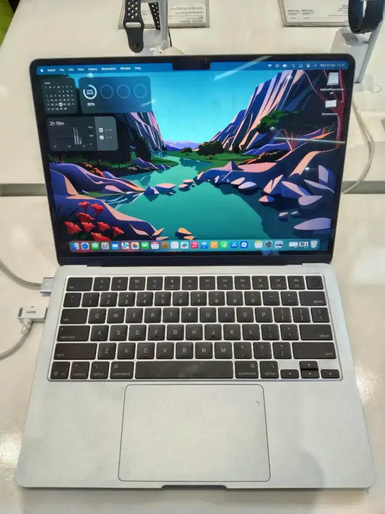 MACBOOK AIR (13 inci)¹ 256GB cicilan tanpa kartu kredit