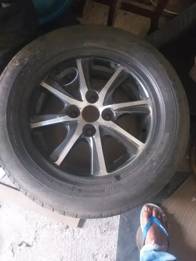 Velg calya dan per potong setengah ulir