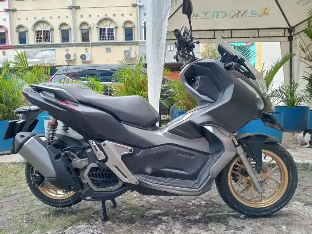Dijual Cash Kredit Honda ADV 150 ABS Tahun 2020