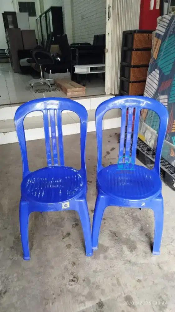 Kursi plastik napoly