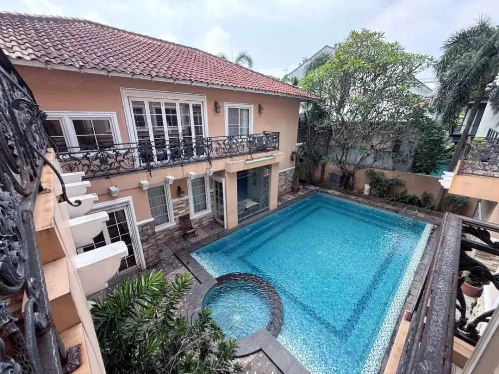 Rumah Furnished Beverly Golf Karawaci Ada Private Pool Luas