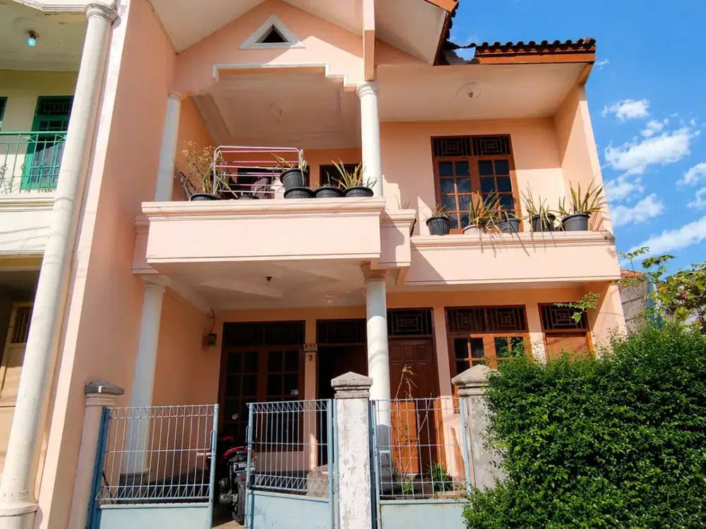 Rumah 2 Lantai di Ciledug 6 Kamar Tidur Dekat Stasiun Sudimara Siap Huni