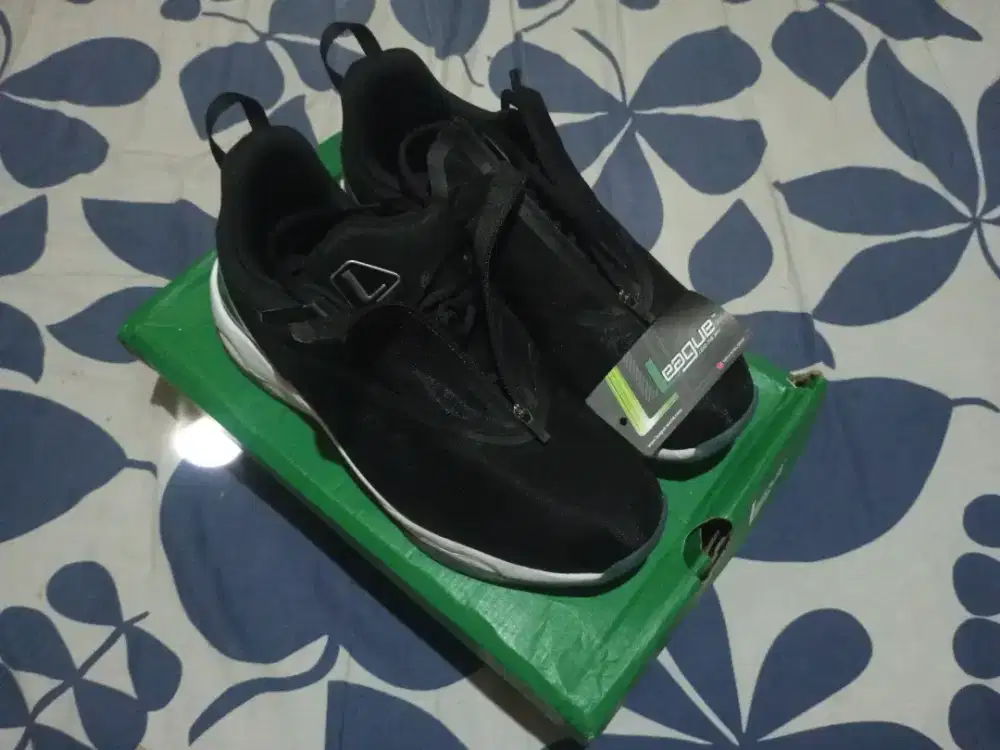 Sepatu basket league hyperstrike