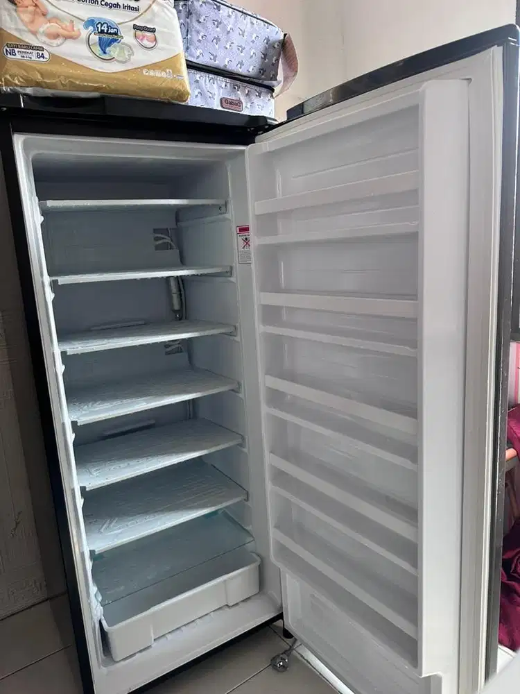 KULKAS FREEZER AQUA