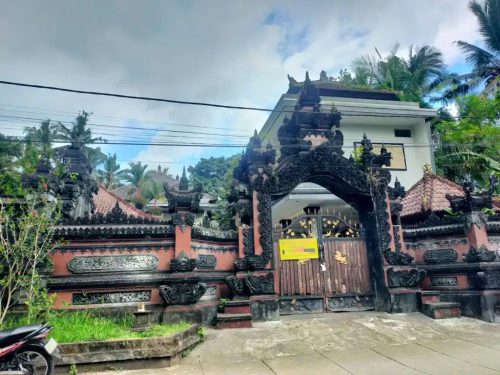 RUMAH 2 LANTAI DI PERUMAHAN BANJAR ANYAR KEDIRI