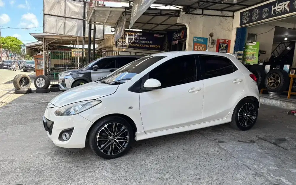 Mazda 2 2012 Bensin