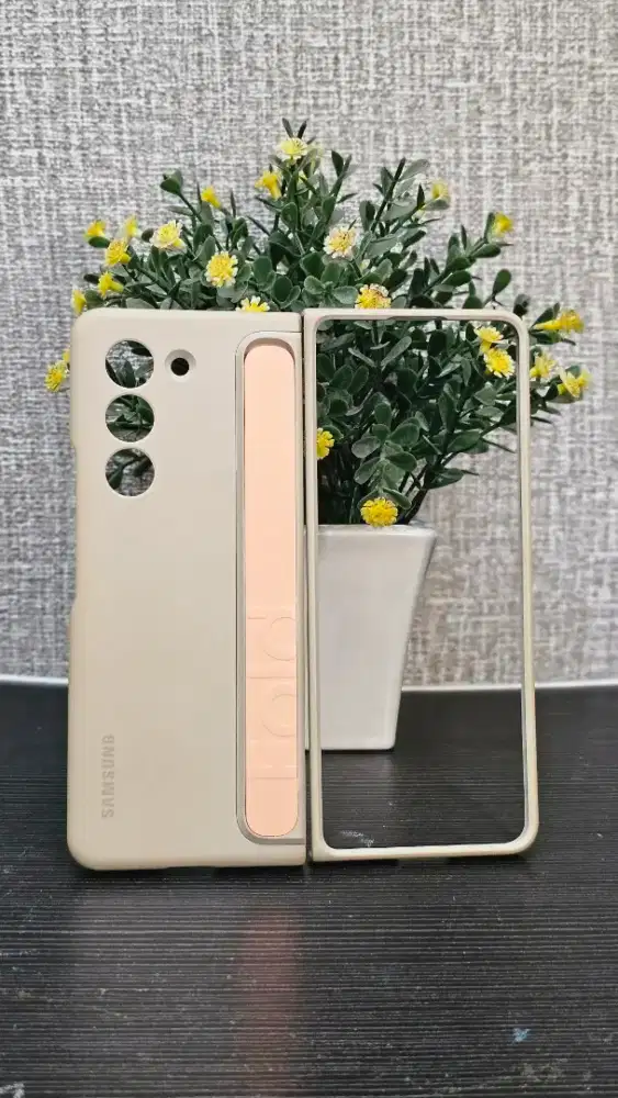 Samsung Standing Case with Strap Original Samsung Galaxy Z Fold 5