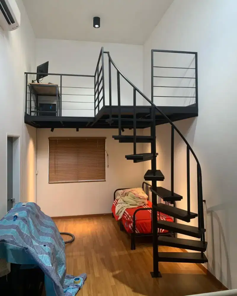 Mezzanine ruangan kombinasi tangga spiral