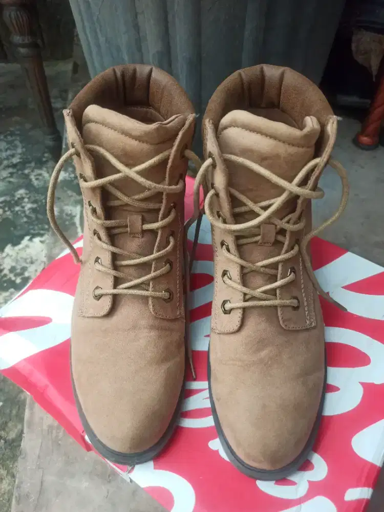 Sepatu boots American Eagle coklat muda 40,5
