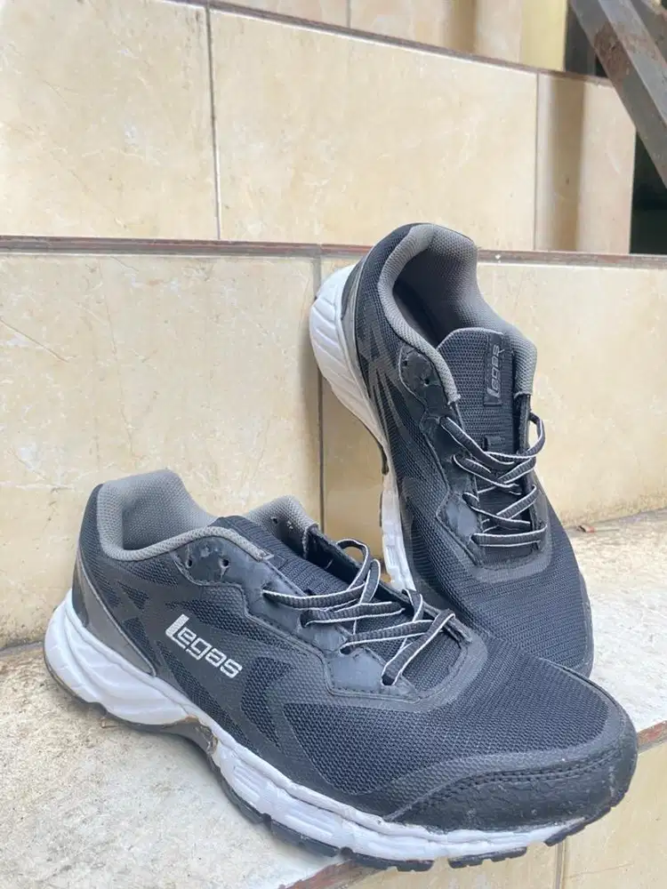 Sepatu Legas, UK 42