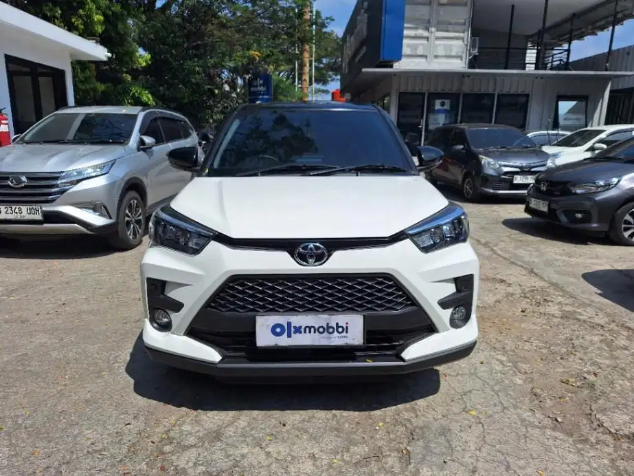 LOW DP Toyota Raize 1.0 G Two Tone Bensin-AT 2023 AKZ