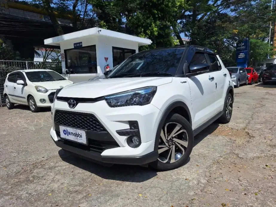 LOW DP Toyota Raize 1.0 G Two Tone Bensin-AT 2023 AKZ