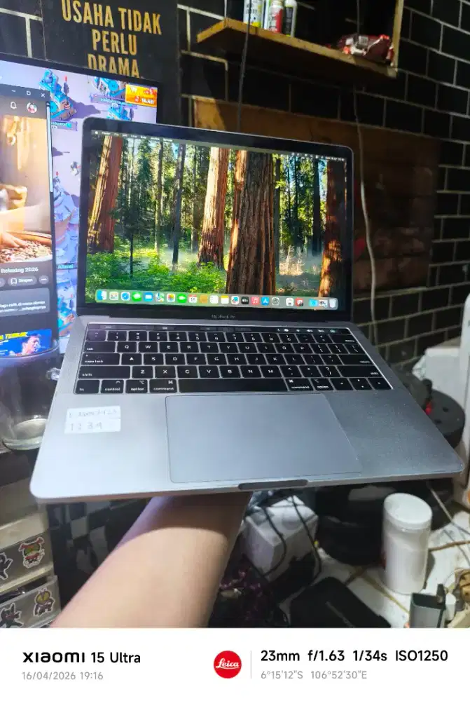 Macbook Pro 2019 Touchbar iBox Normal Mulus Siap Pakai