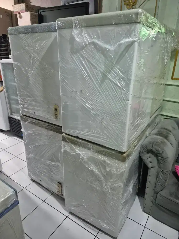 Freezer sliding door kap 100 L merk haier ada 6 unit
