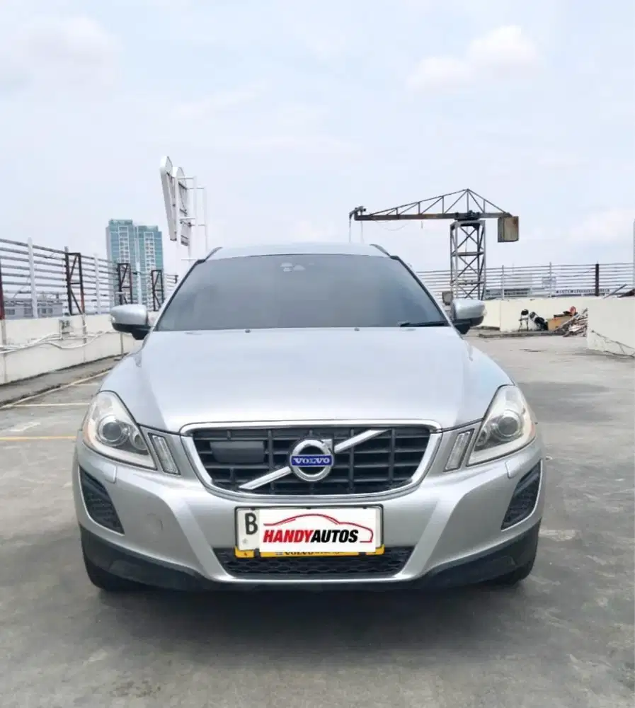 Volvo XC60 T5 Tahun 2012 Automatic Silver Metalik