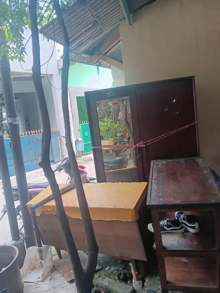 Lemari, rak piring, meja Tv, meja makan