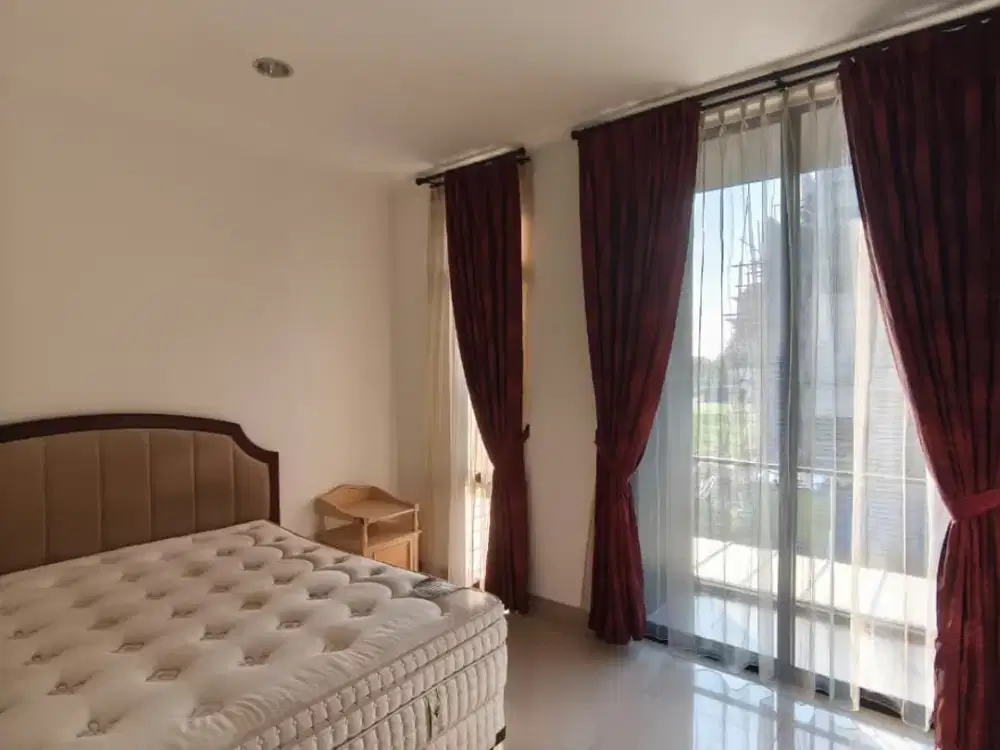 DISEWAKAN RUMAH PIK 2 CLUSTER SIMPRUG RESIDENCE UK 8X27 (2 LANTAI) SEMI FURNISH TERMURAH