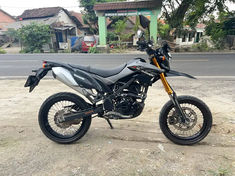 D-TRACKER 150 SE TAHUN 2022