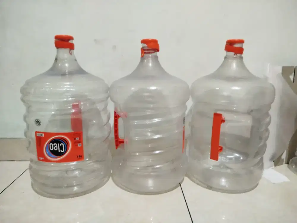 Galon cleo kosong bekas