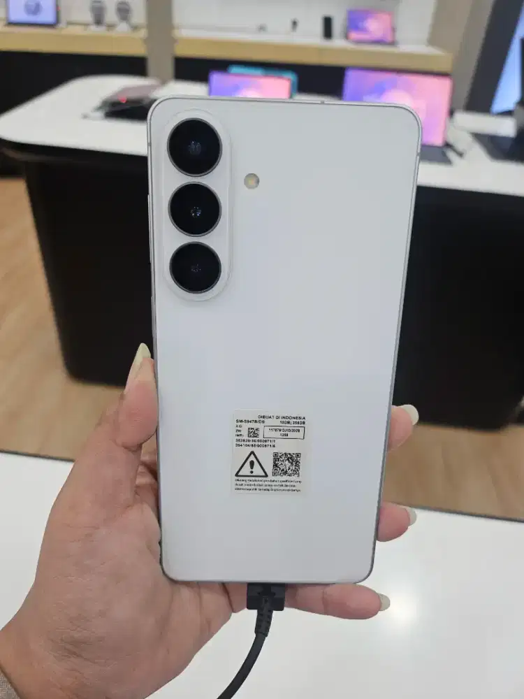 SAMSUNG GALAXY S26 PLUS 256GB FREE TAB A11