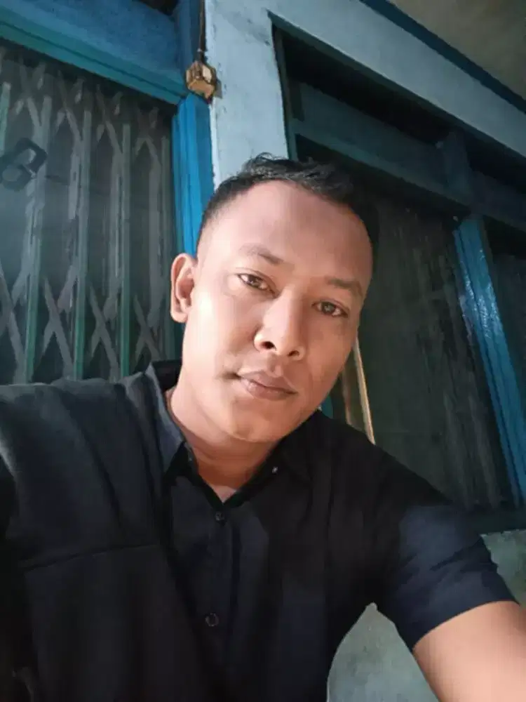 Mencari pekerjaan sabagai supir pribadi atau supir barang