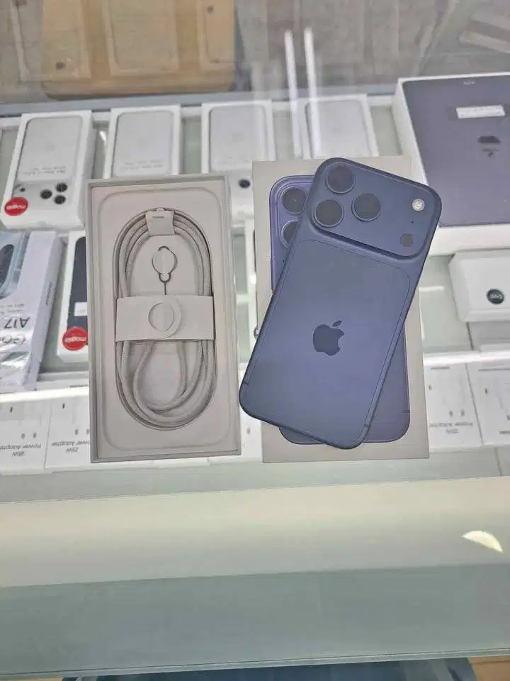 Second IPhone 17 Pro 256GB Deep Blue IBOX ON Sampai 10 April 2027