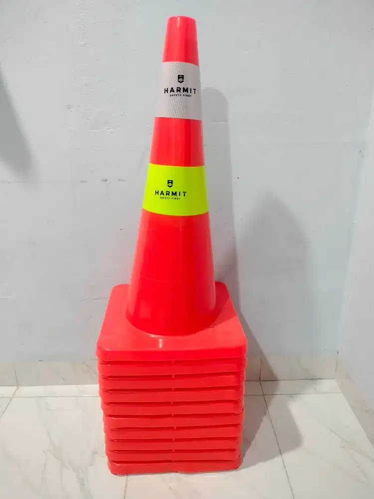 TRAFFIC CONE BASE ORANGE 70CM MERK HARMIT